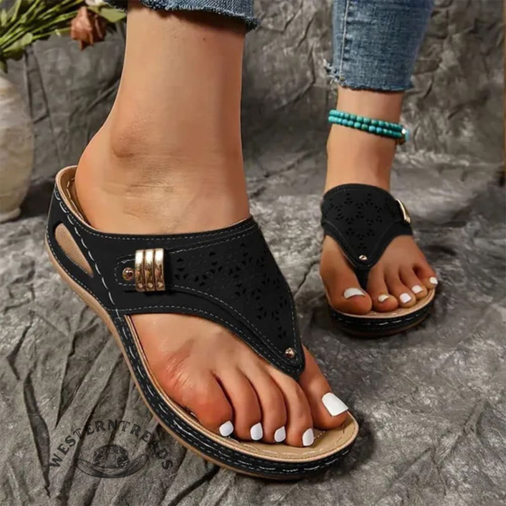 Women's Fashion Hollow Round Toe Thick Bottom Flip Flops