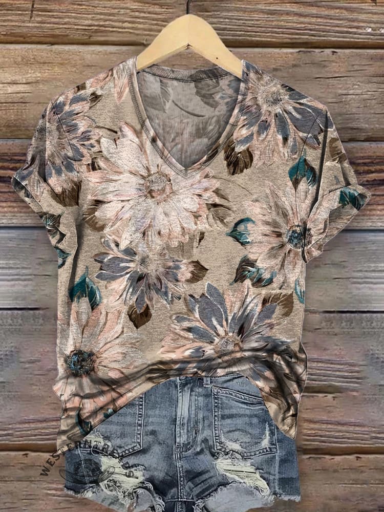 🔥Hot Sale🔥Women's Retro Beige Floral Print Casual V-neck T-shirt