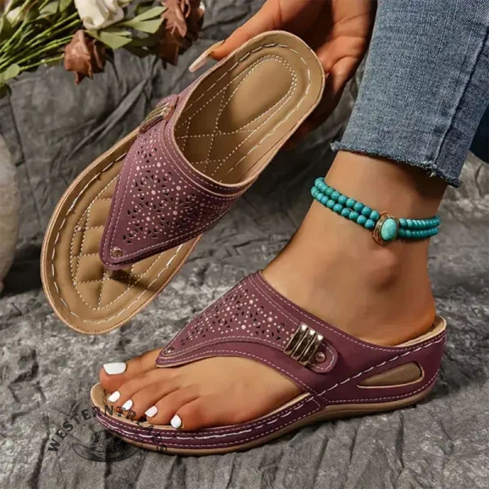 Women's Fashion Hollow Round Toe Thick Bottom Flip Flops