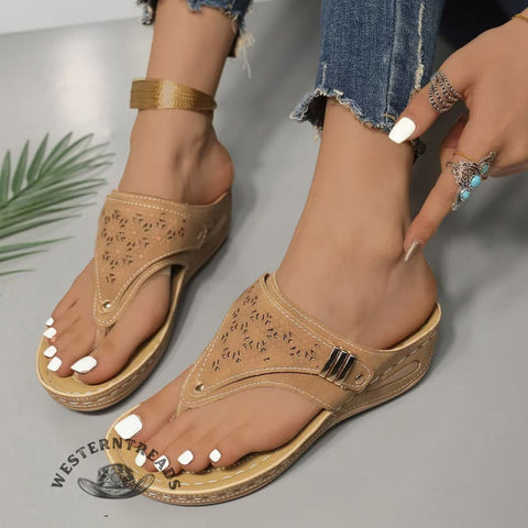 Women's Fashion Hollow Round Toe Thick Bottom Flip Flops